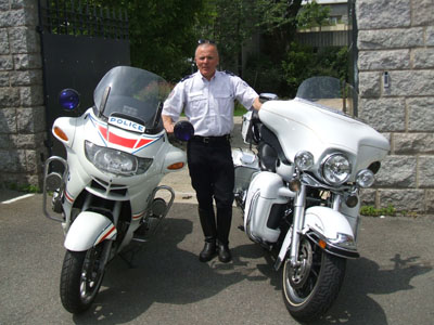 Γιατί δεν φορούν κράνη οι αστυνομικοί στη Γαλλία;